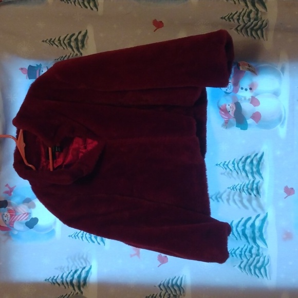 Deep red fur short jacket/coverup - Picture 1 of 4